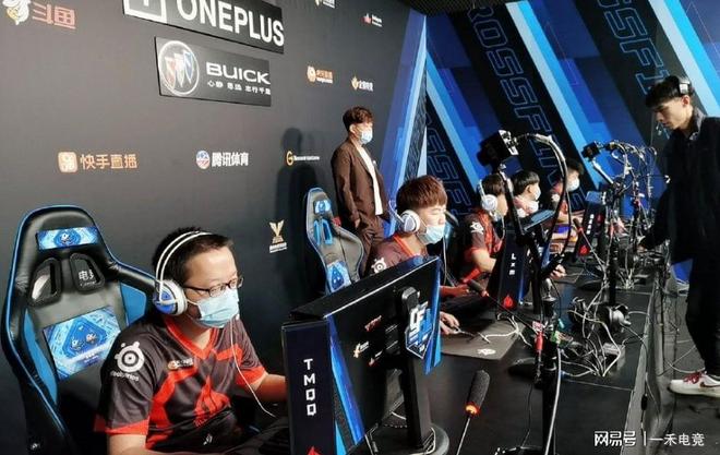 力与刻苦训 力与刻苦训